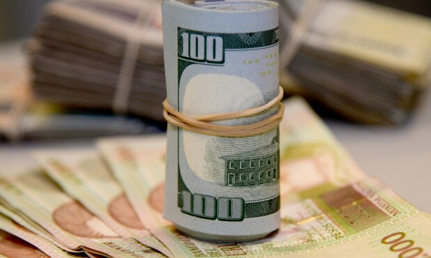 Dolar americano y Peso uruguayo