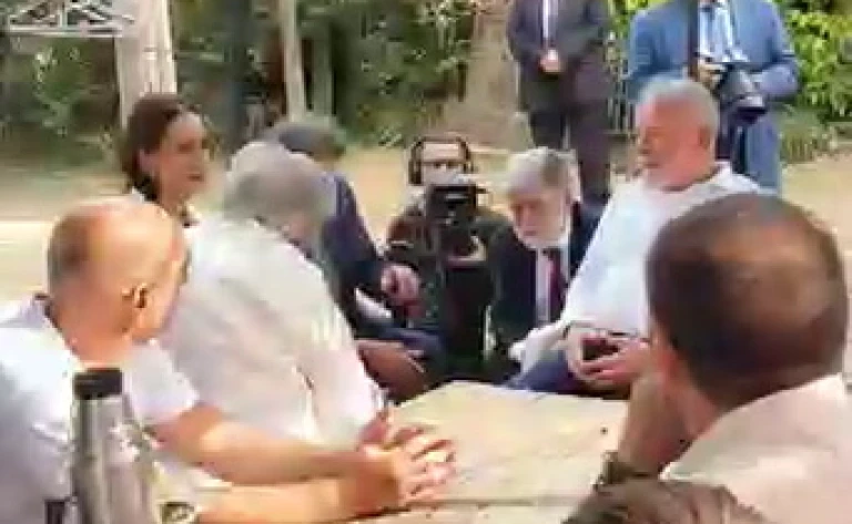 En reunión con Lula, Mujica cuestionó la idea de una moneda común del Mercosur