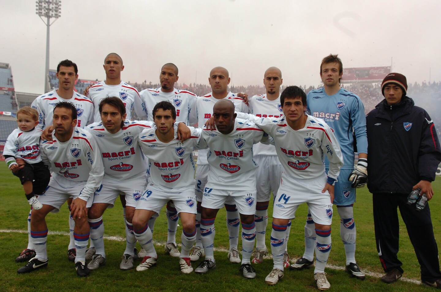 Pablo Melo en el equipo de Nacional en el 2008 donde había varios jugadores de las características físicas que des