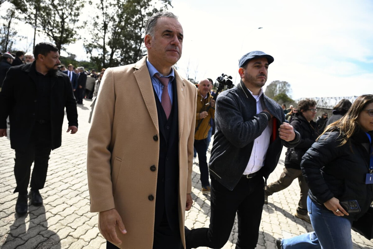 Orsi habló con el ministro Negro tras robo a BROU en Pando y señaló: "Nada indica que sea una modalidad"