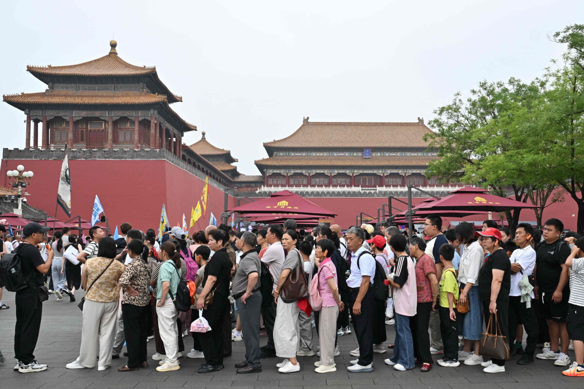 Personas visitan la Ciudad Prohibida de Beijing, China, el 11 de junio del 2026.