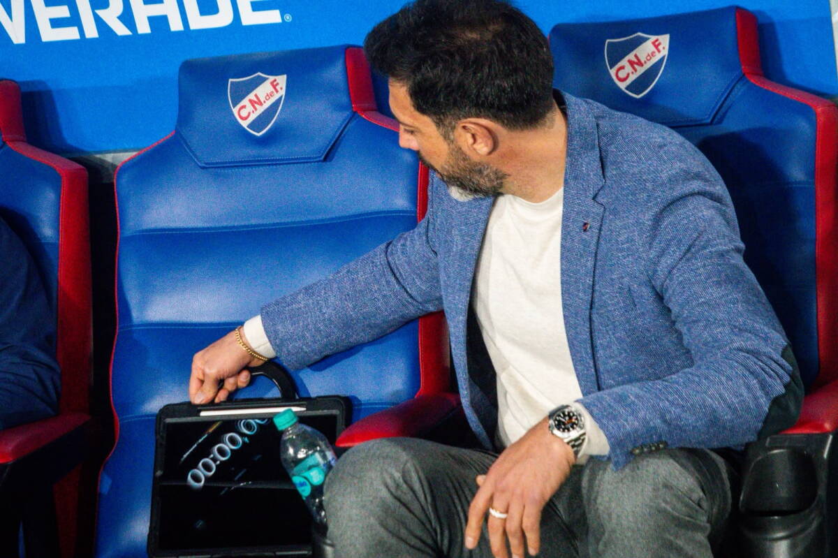 Jorge Bava, entrenador de Nacional, en la previa al cruce ante Wanderers en el Gran Parque Central.