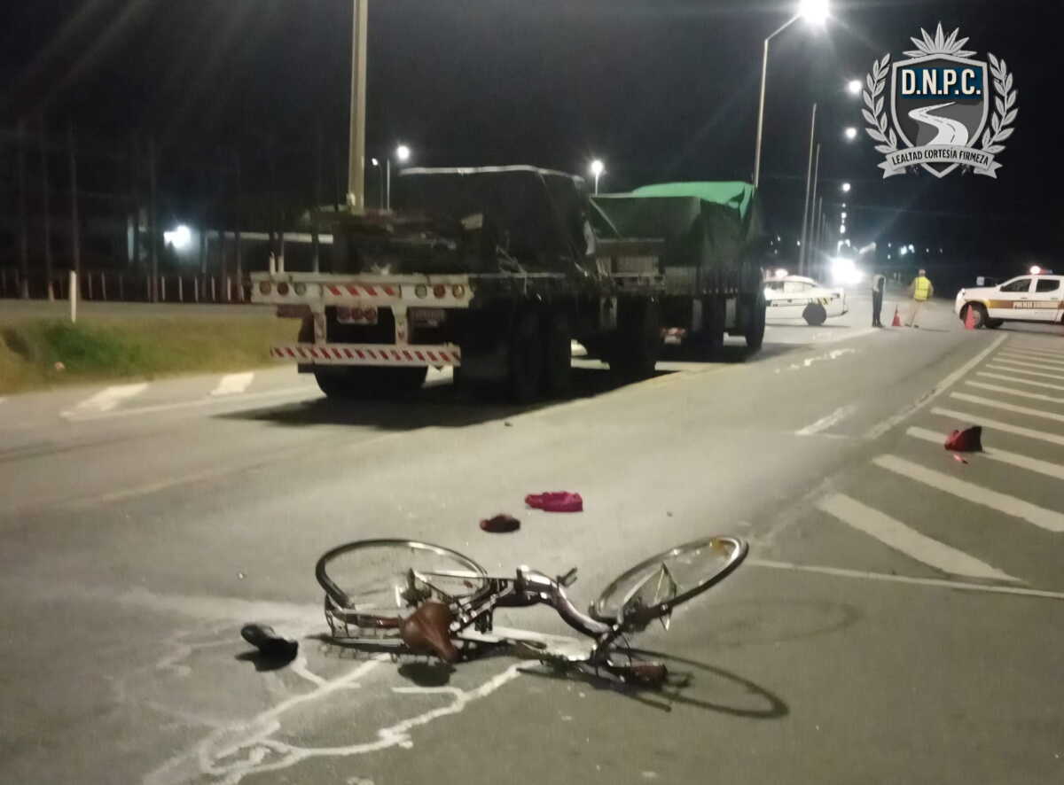 Siniestro de tránsito grave entre un camión y una bicicleta en San José