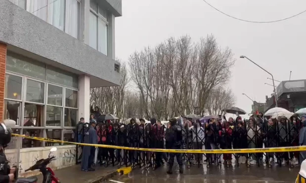 Femicida sale del juzgado de San Carlos