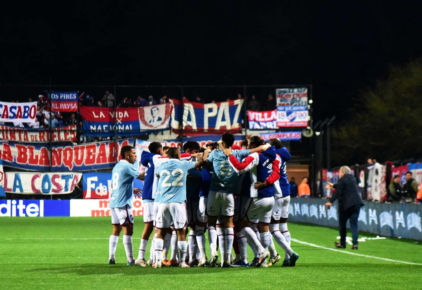 El festejo de los jugadores de Nacional frente a Wanderers en el Viera.