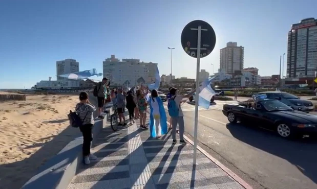 Así festejaron los argentinos en Punta del Este la clasificación albiceleste a la final del Mundial de Qatar 2022