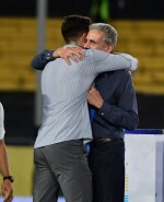 El abrazo de José Luis Palma con el técnico Jorge Bava.
