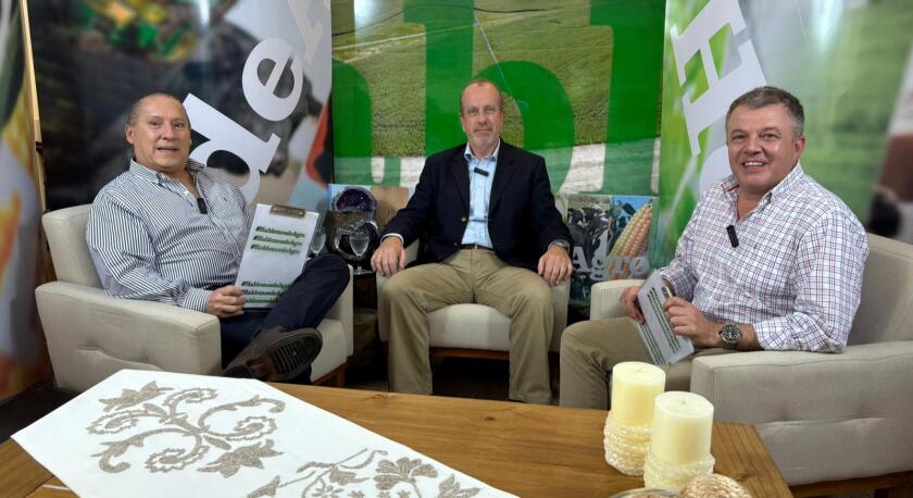 Juan Ángel De la Fuente, directivo de la Agropecuaria de Dolores y productor agrícola de Soriano, participó en el programa Hablemos de Agro de Canal 10