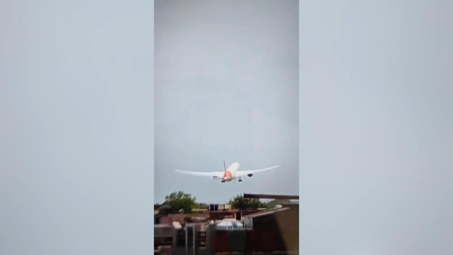 Avión que se estrelló en India con más de 240 personas a bordo con destino a Londres.