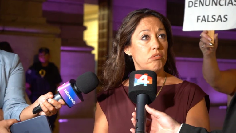 Fernanda Cardona, ministra de Industria, Energía y Minería, habla con la prensa tras discurso de Yamandú Orsi 