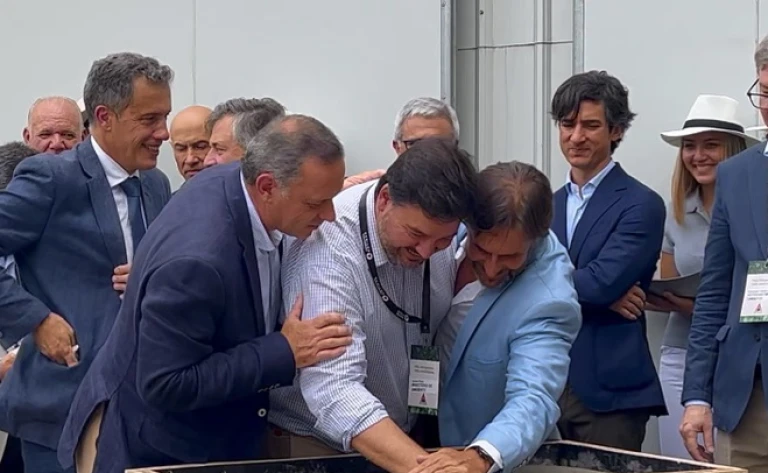 Luis Lacalle Pou en inauguración de Cementera en Lavalleja