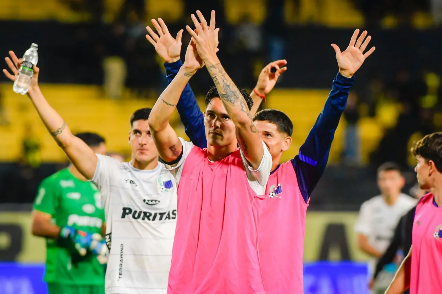 El festejo de los jugadores de Liverpool tras el triunfo ante Peñarol.