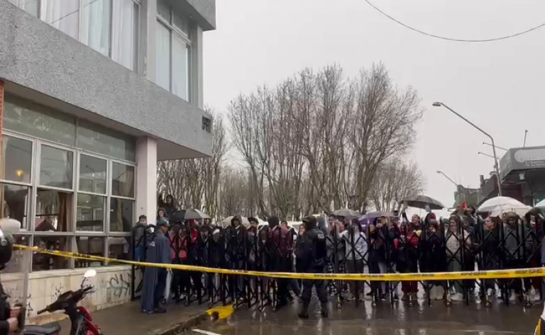 Femicida sale del juzgado de San Carlos