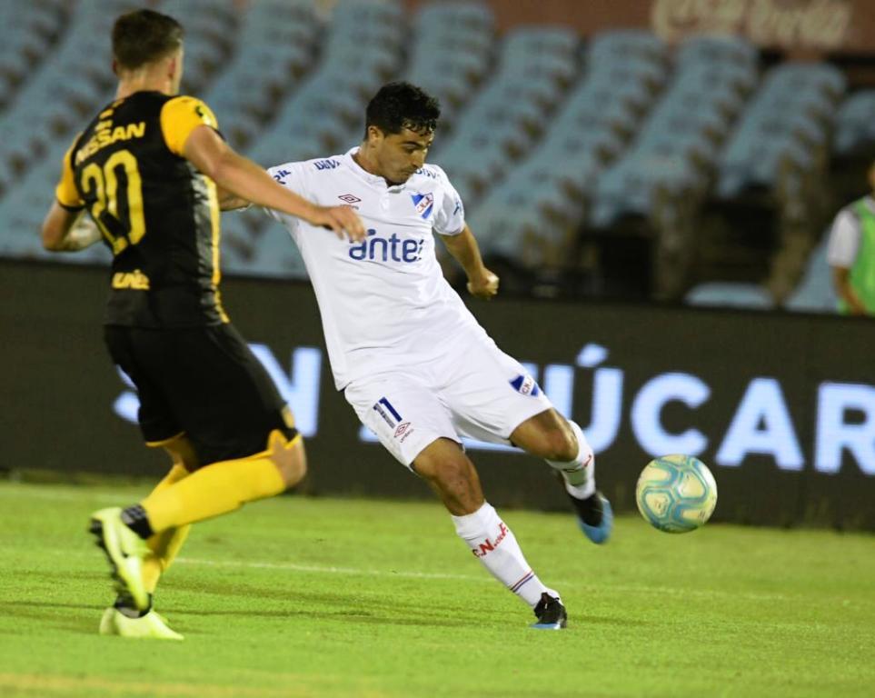 El Chory Gonzalo Castro en un clásico ante Peñarol