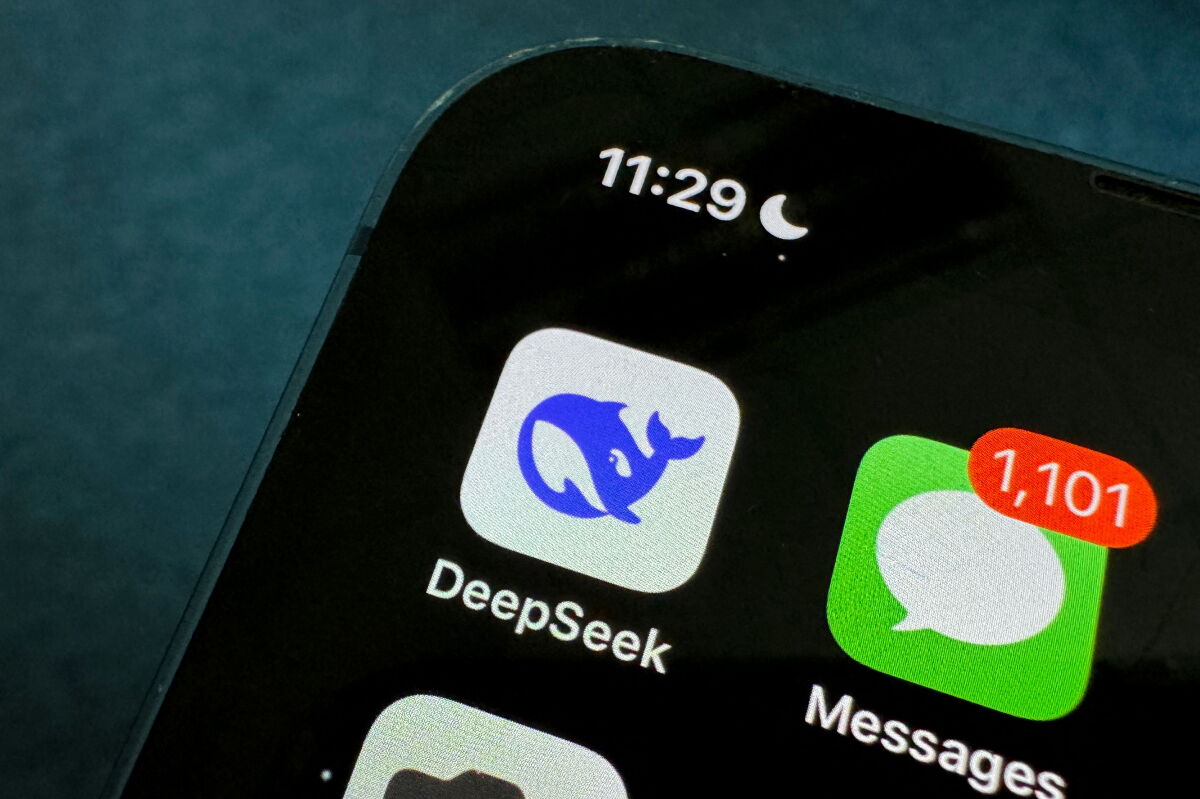 Carrera por el desarrollo de la IA: empresas chinas DeepSeek y Moonshot perfilan salidas a bolsa