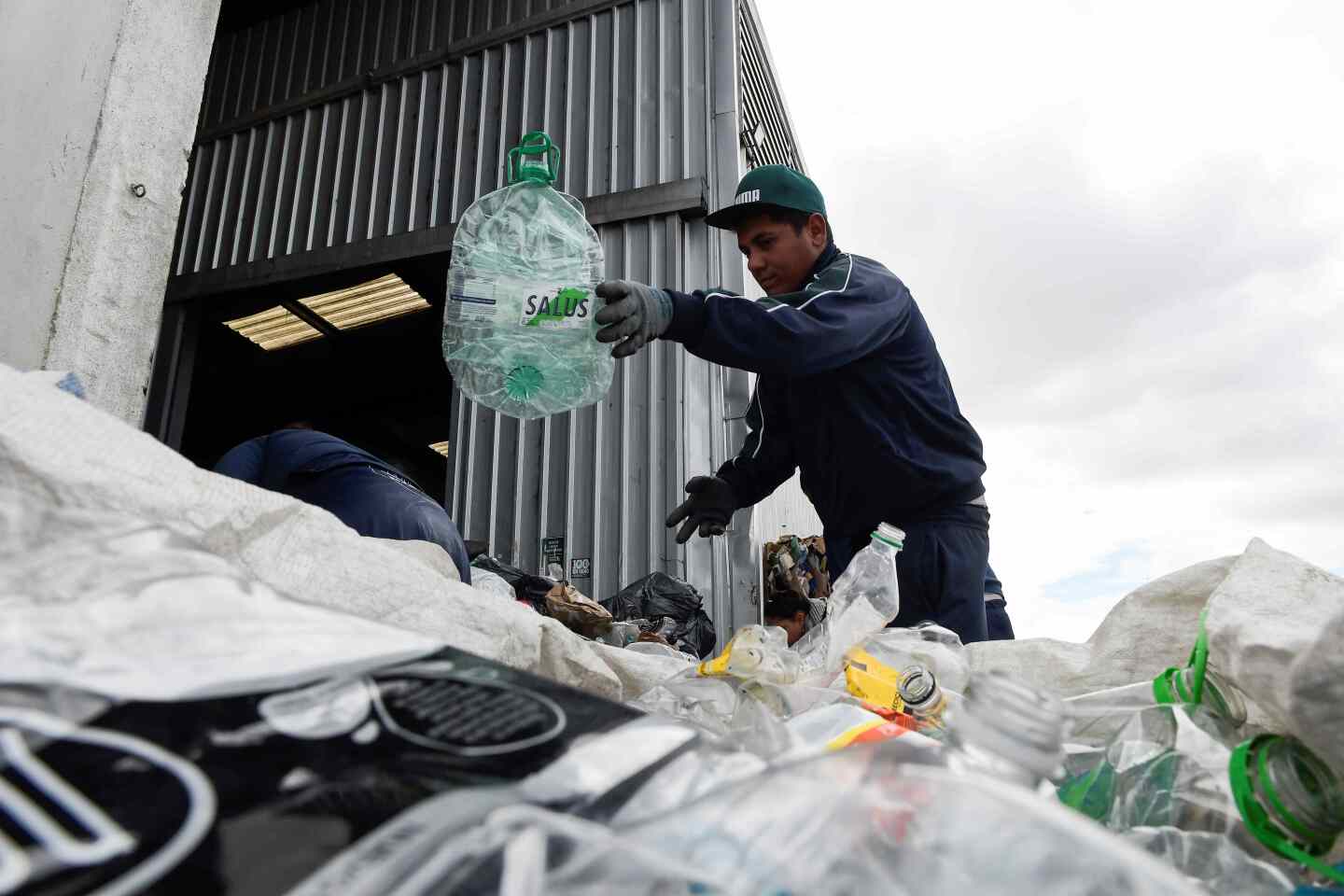 Planta de clasificación de reciclables de la IMM en la Avenida Burgues.