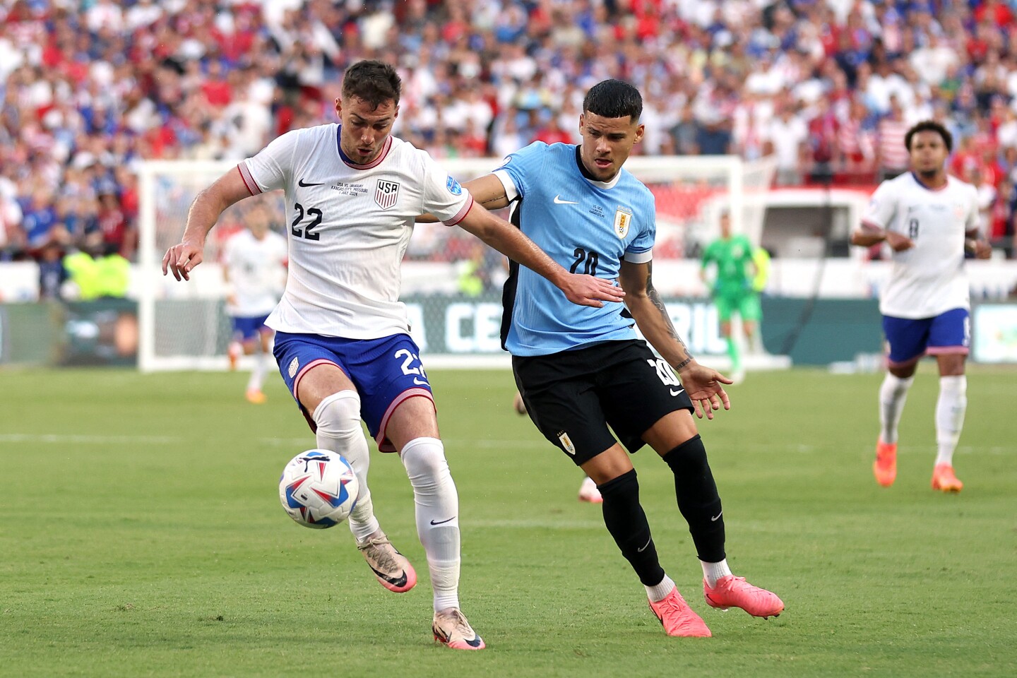 Maximiliano Araújo en el cruce con la selección de Uruguay frente a Estados Unidos por la Copa América.