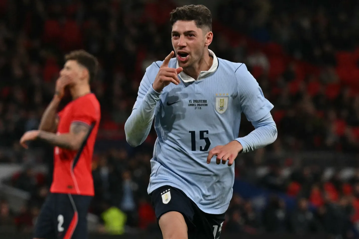 Federico Valverde festeja su gol para la selección uruguaya ante Inglaterra durante el amistoso en Wembley.