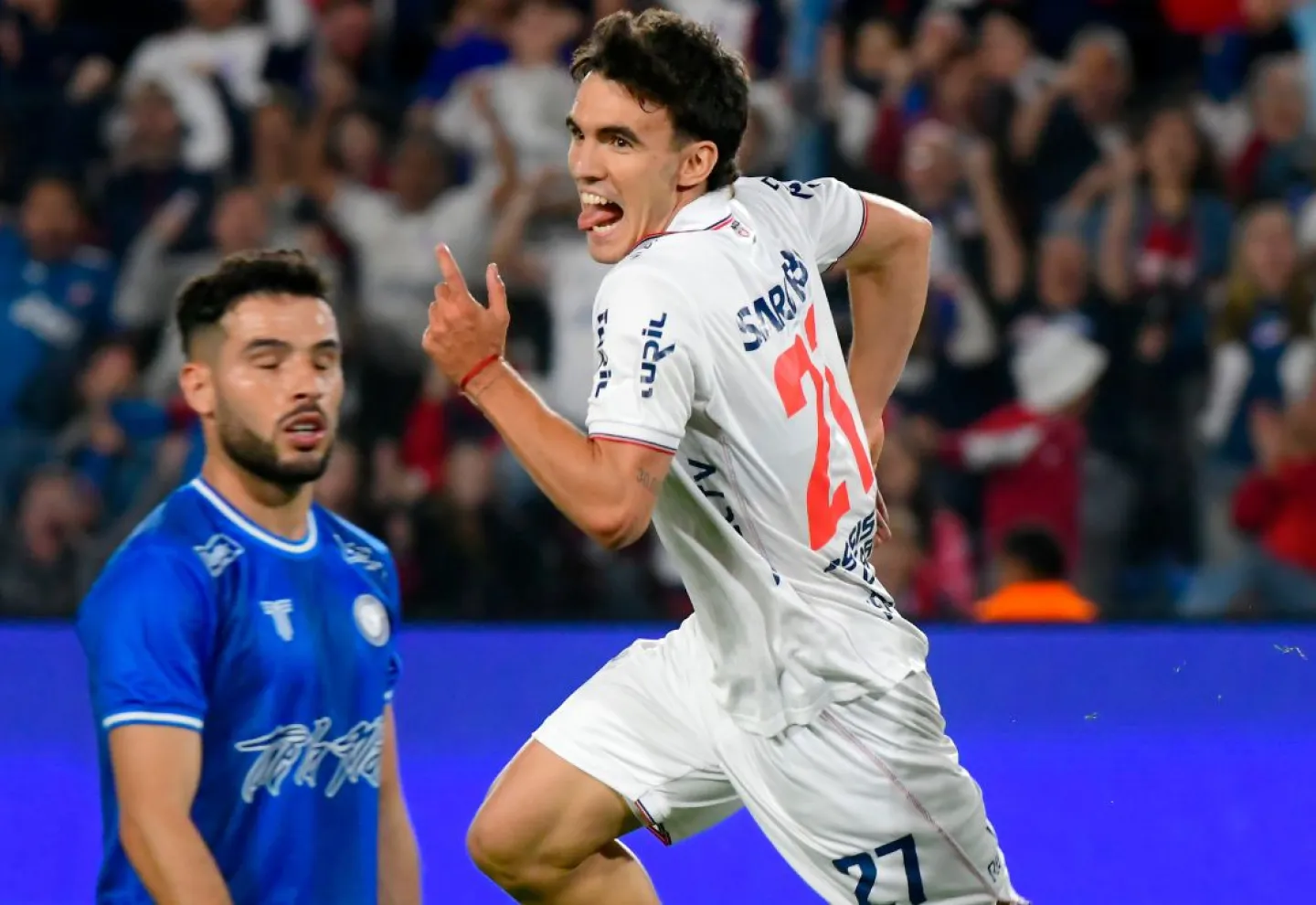 Tomás Verón Lupi celebra el gol que marcó en el triunfo de Nacional ante Cerro Largo.