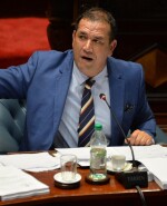 Senador Sebastián Da Silva durante la sesión