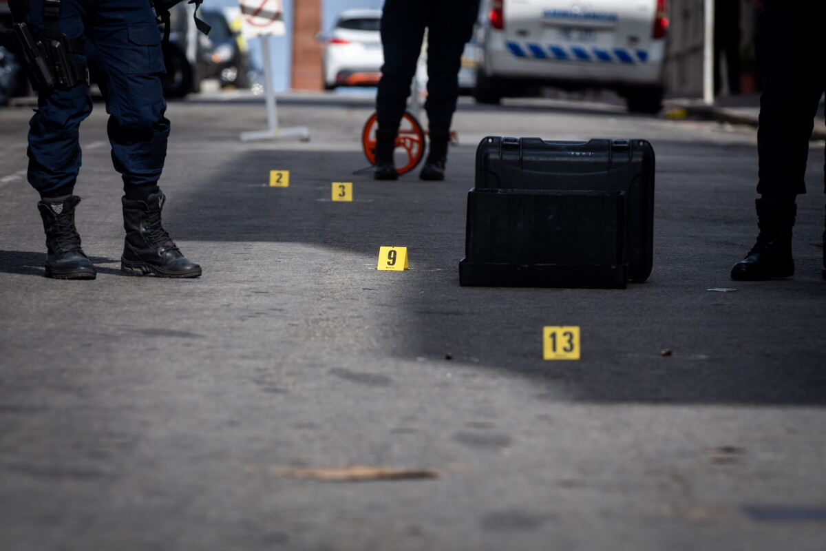 Un hombre fue asesinado a balazos cuando llegaba a su casa: le dispararon desde un auto