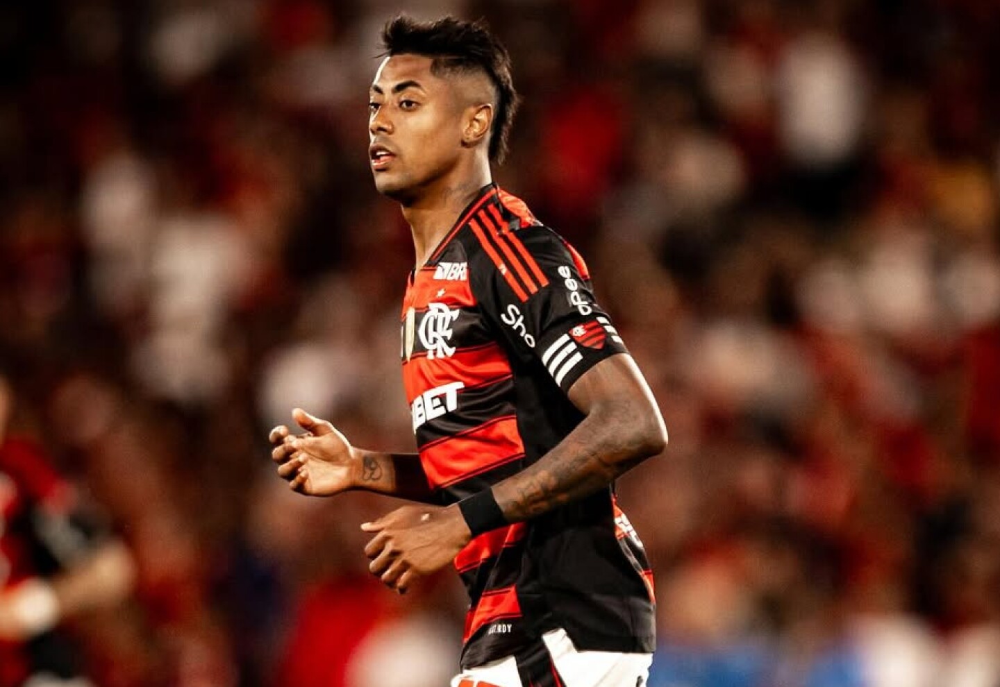 Bruno Henrique en un partido con Flamengo.