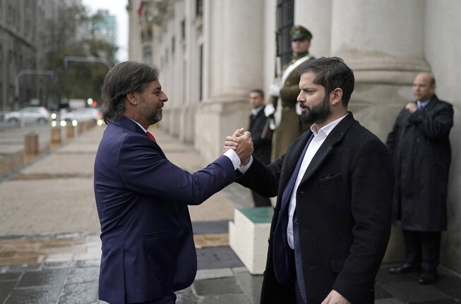 Lacalle y Boric.jpg