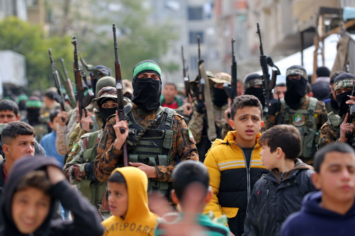 Combatientes palestinos de las Brigadas Ezzedine al-Qassam, el brazo armado de Hamás.