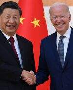 Xi Jinping y Joe Biden se saludan el G20 de Bali en 2022