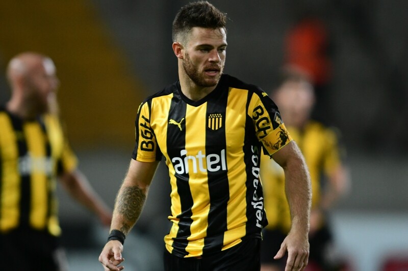 Nahitan Nández en su pasaje por Peñarol.
