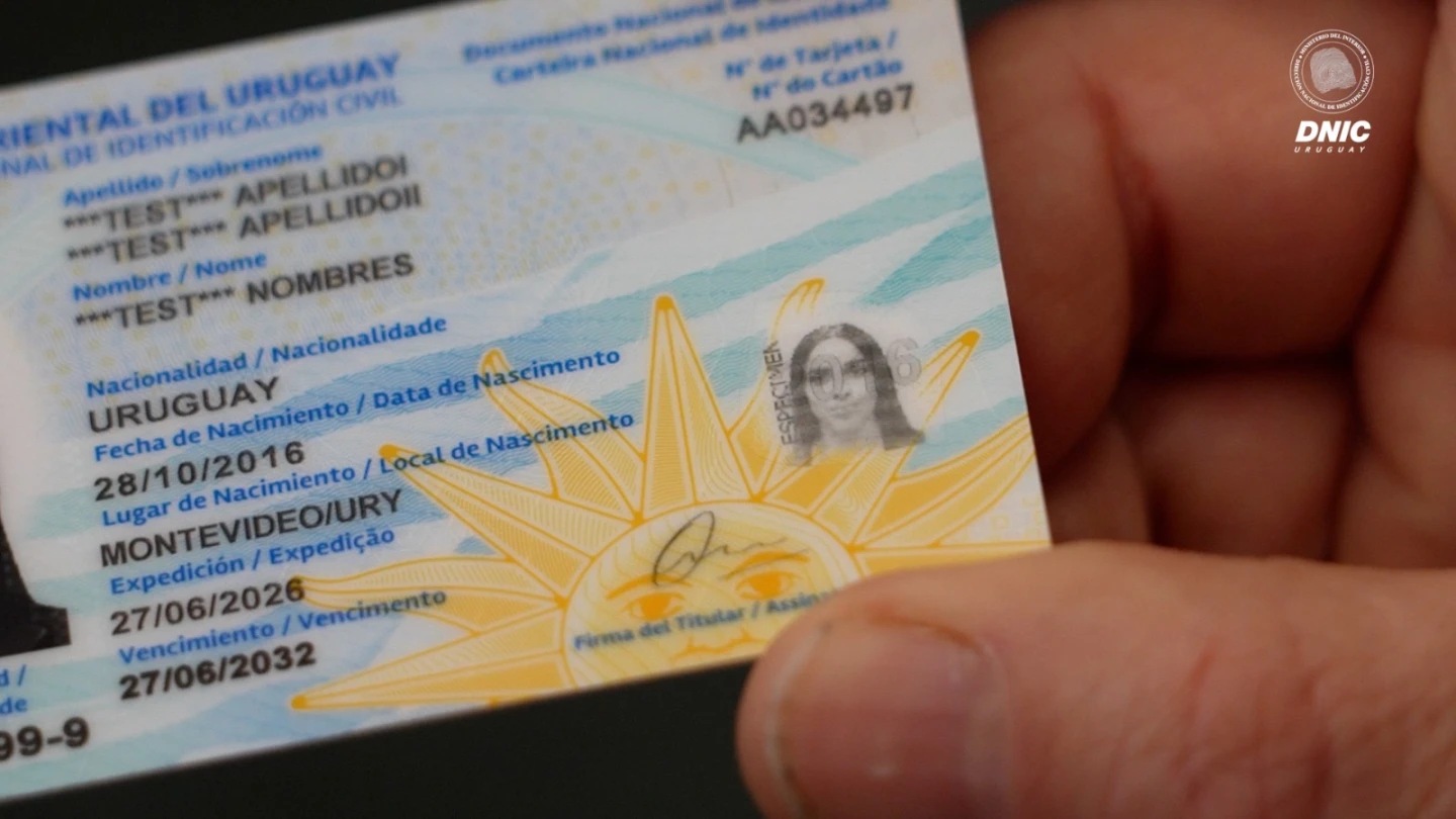 Nueva cédula de identidad en Uruguay.