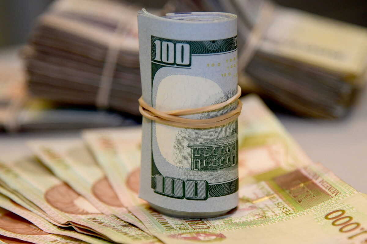 pesos uruguayos y dolares americanos