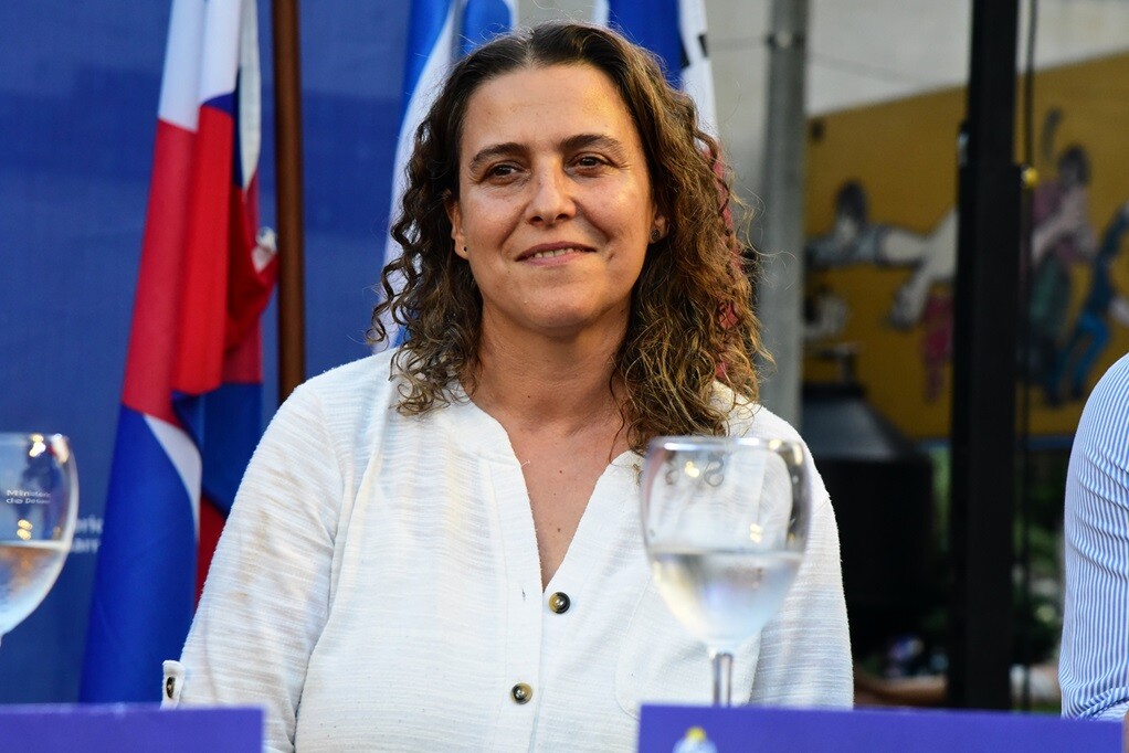 Mercedes Clara.
