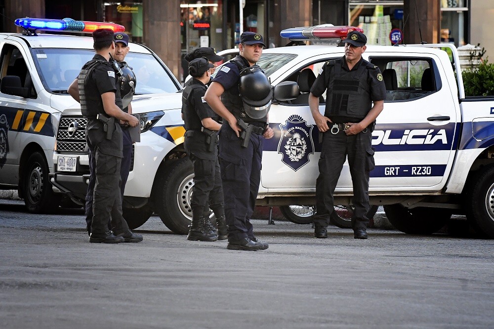 Operativo policial en Plaza Independencia