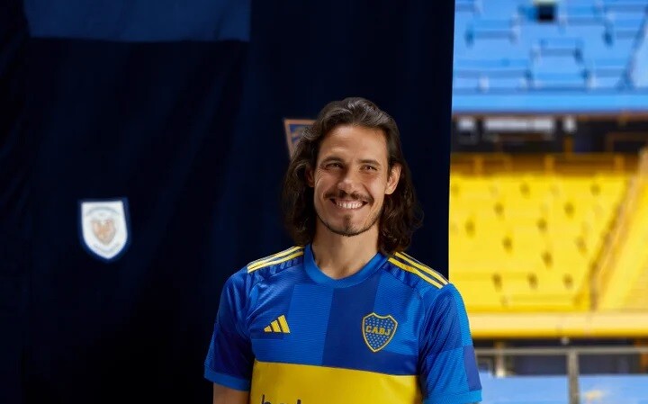 Edinson Cavani presenta la nueva camiseta de Boca Juniors