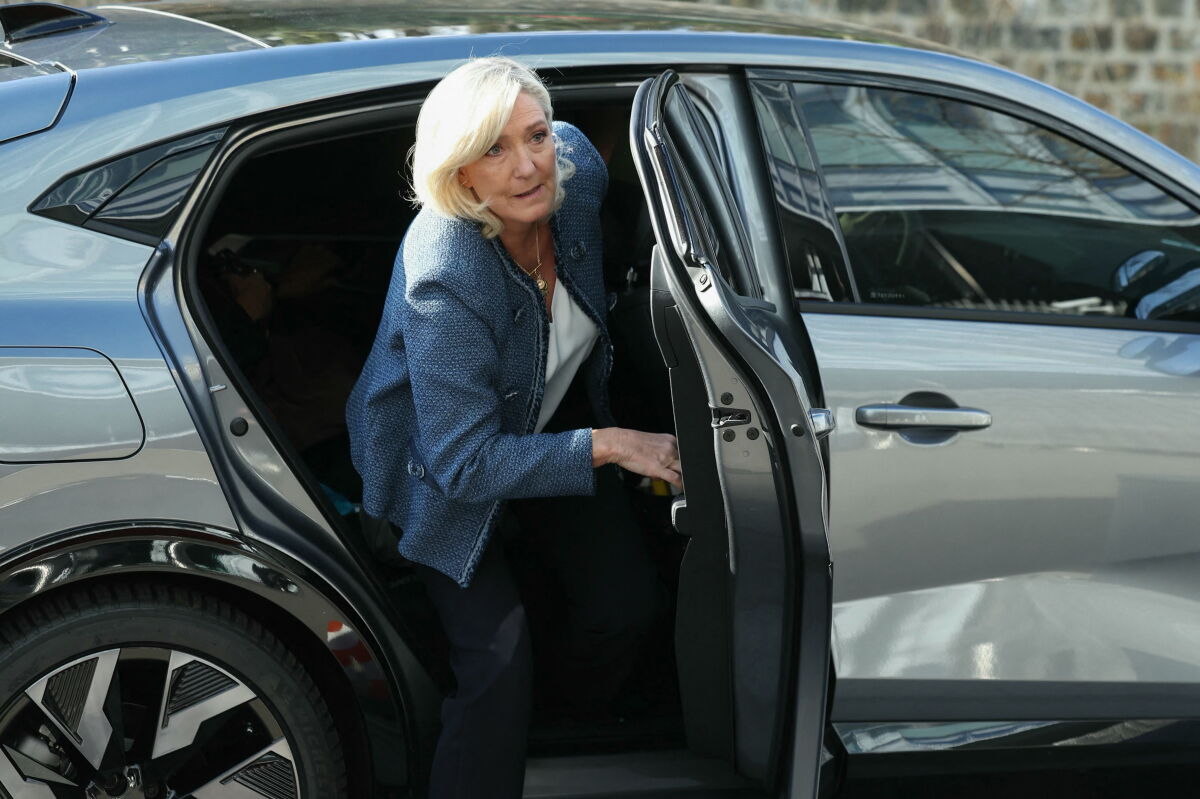 Le Pen: la presidenta de Agrupación Nacional llega al tribunal de París para el veredicto de su juicio