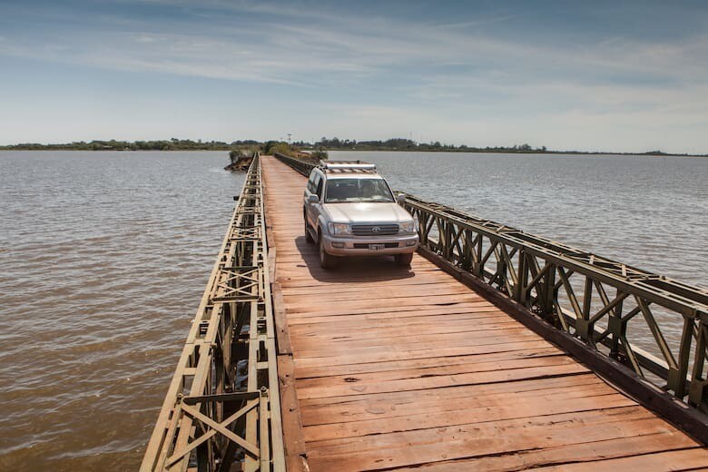 Puente en Colonia Carlos Pellegrini en Argentina.