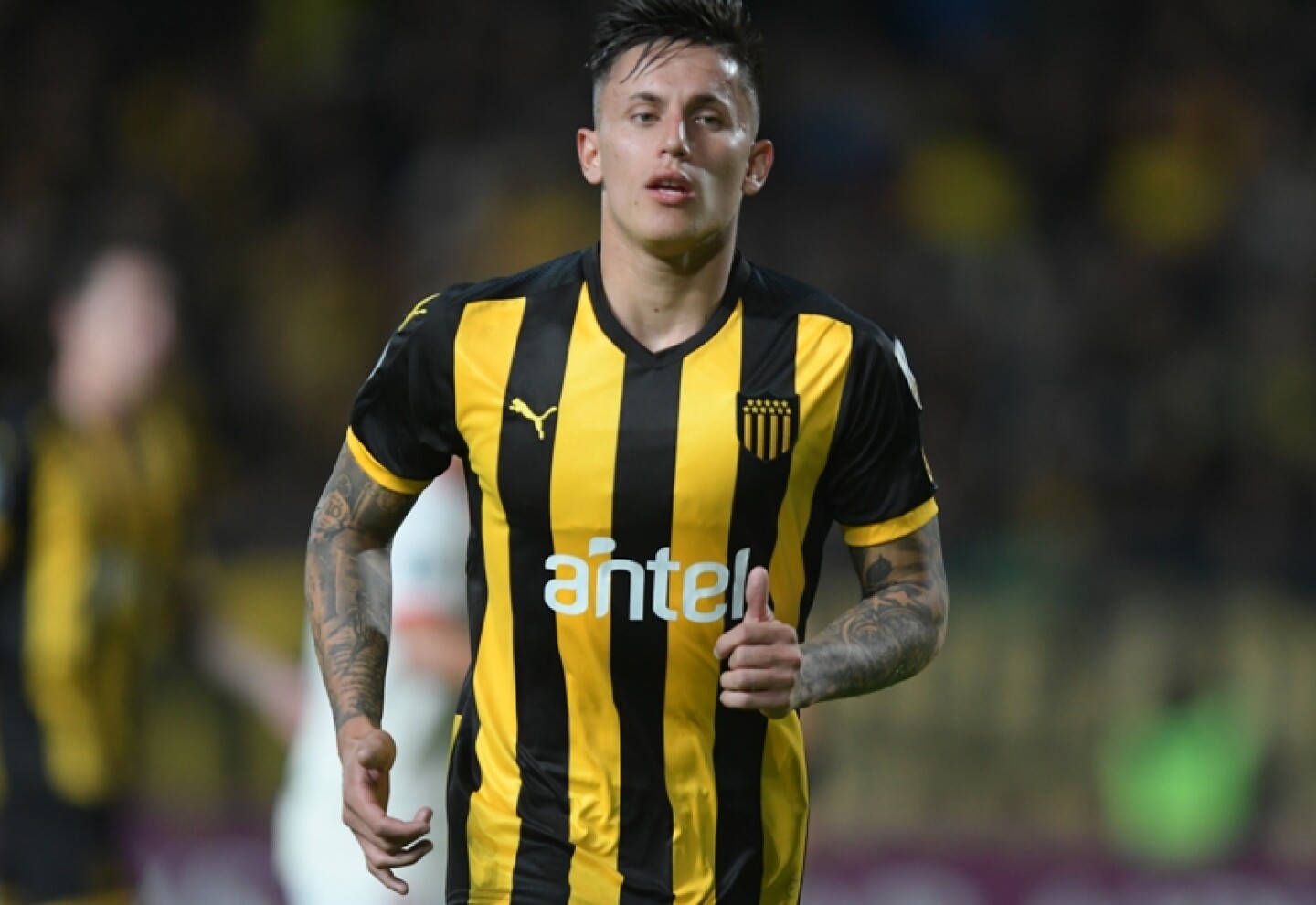 Brian Rodríguez con la camiseta de Peñarol.Foto: Archivo El País.