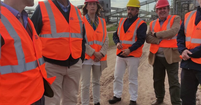 Visita de autoridades al puerto de Nueva Palmira