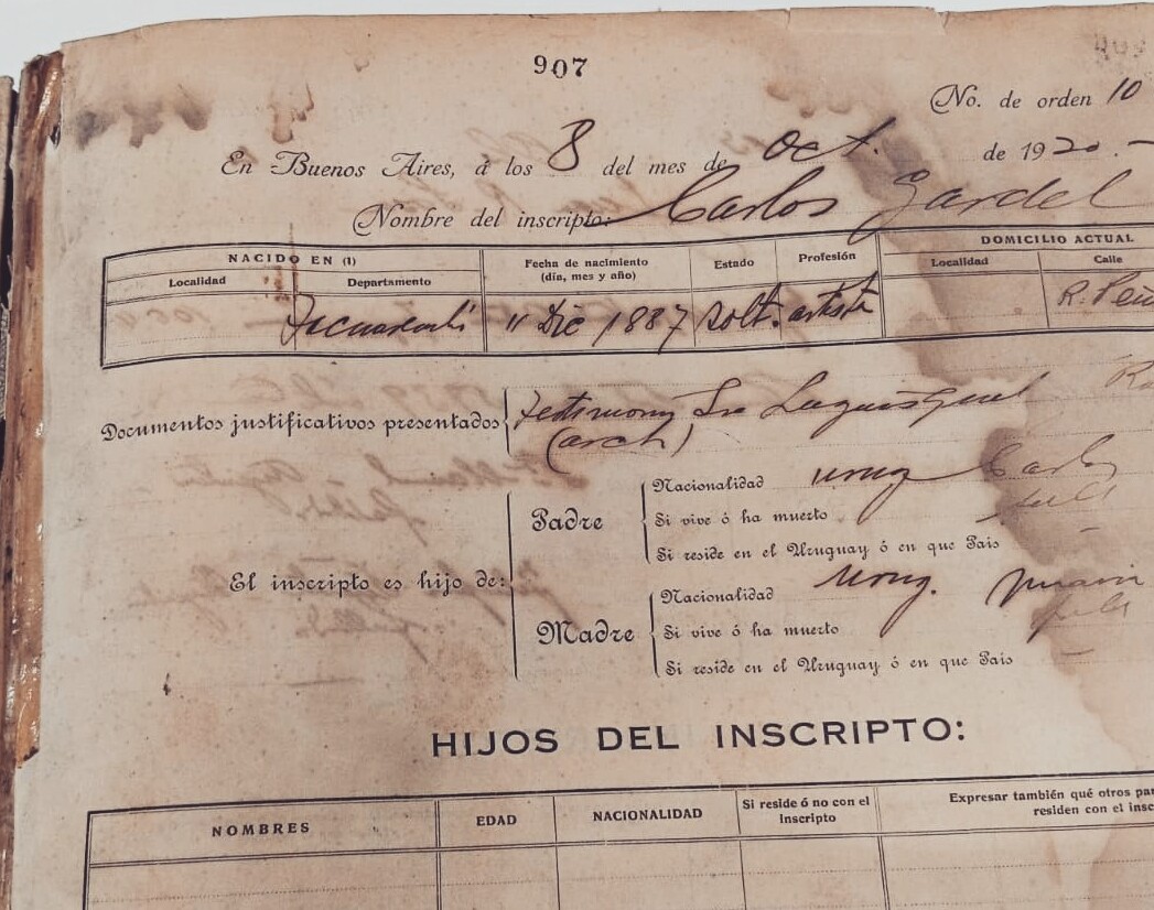 El documento que reafirma la nacionalidad de Carlos Gardel.