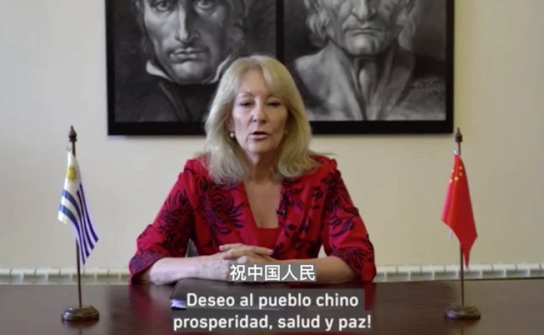 Carolina Cosse desea a China un feliz año