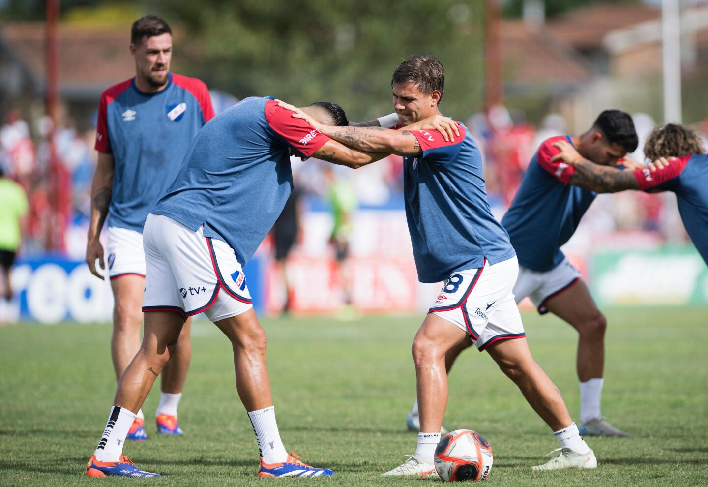 Nicolás Rodríguez en el calentamiento de Boston vs. Nacion