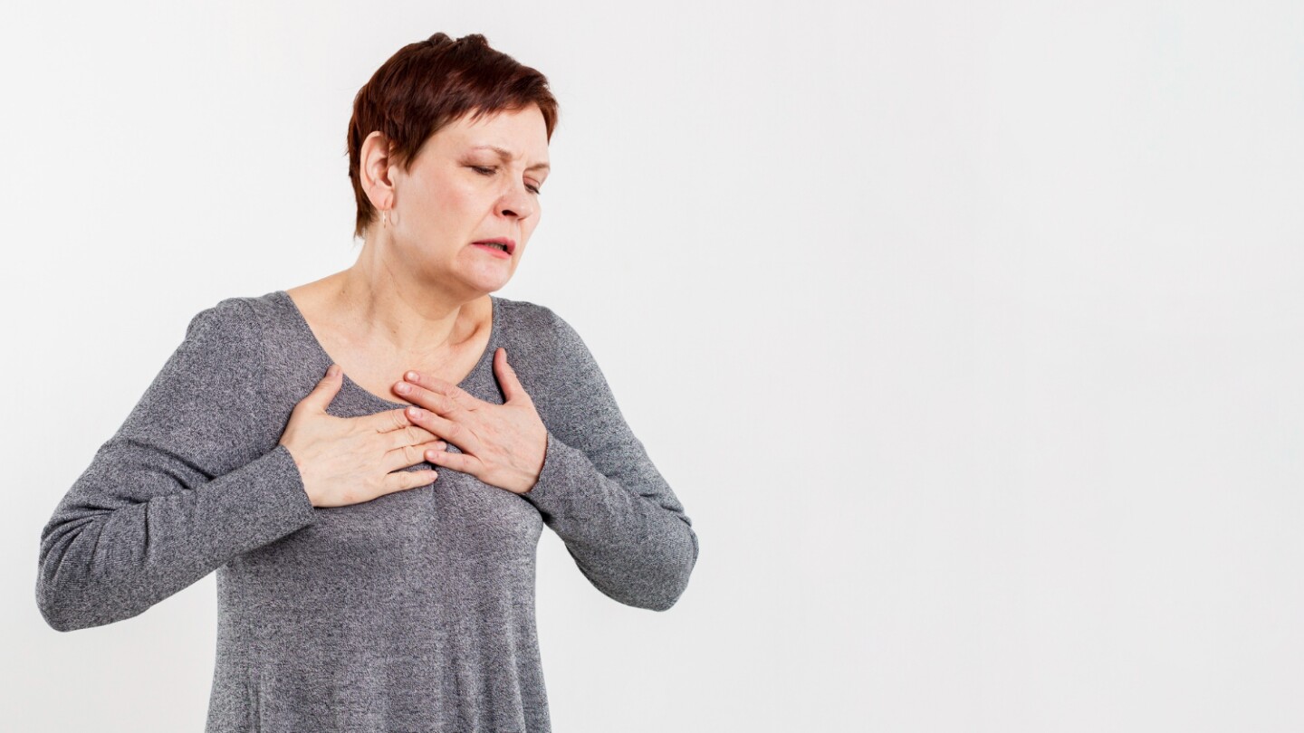 Mujer dolor pecho