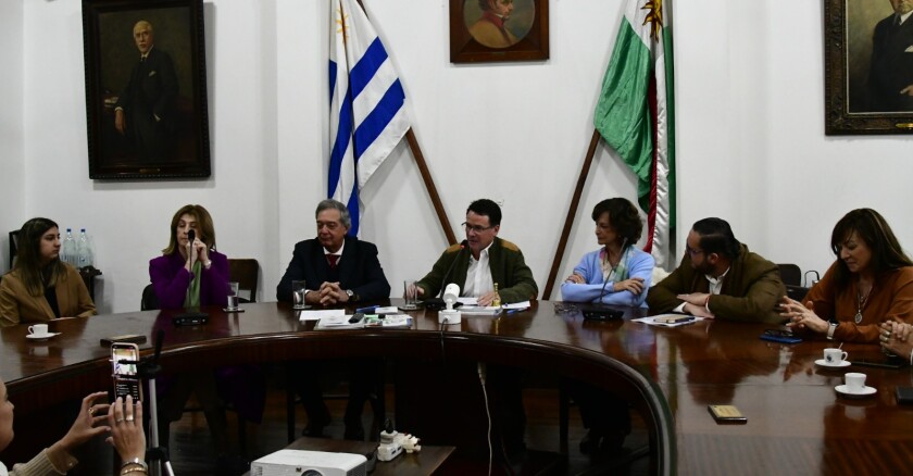 Asunción. Martín Uría recibió el cargo de manos de Mónica Silva junto a autoridades del MGAP