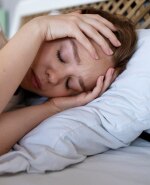 Mujer con problemas para dormir