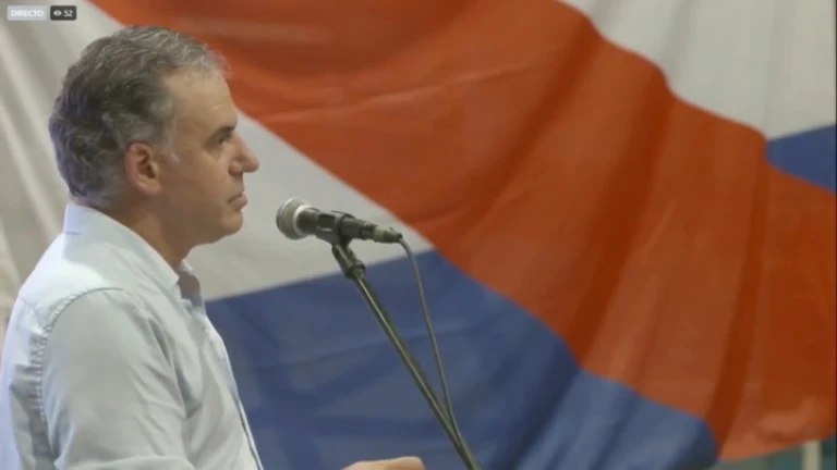 Yamandú Orsi en acto del MPP