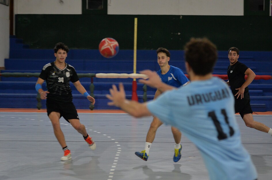 Practica de la Seleccion de Uruguay de handball masculino.