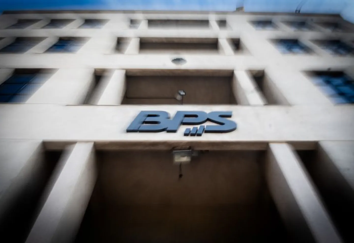 Fachada del edificio sede del Banco de Previsión Social (BPS).