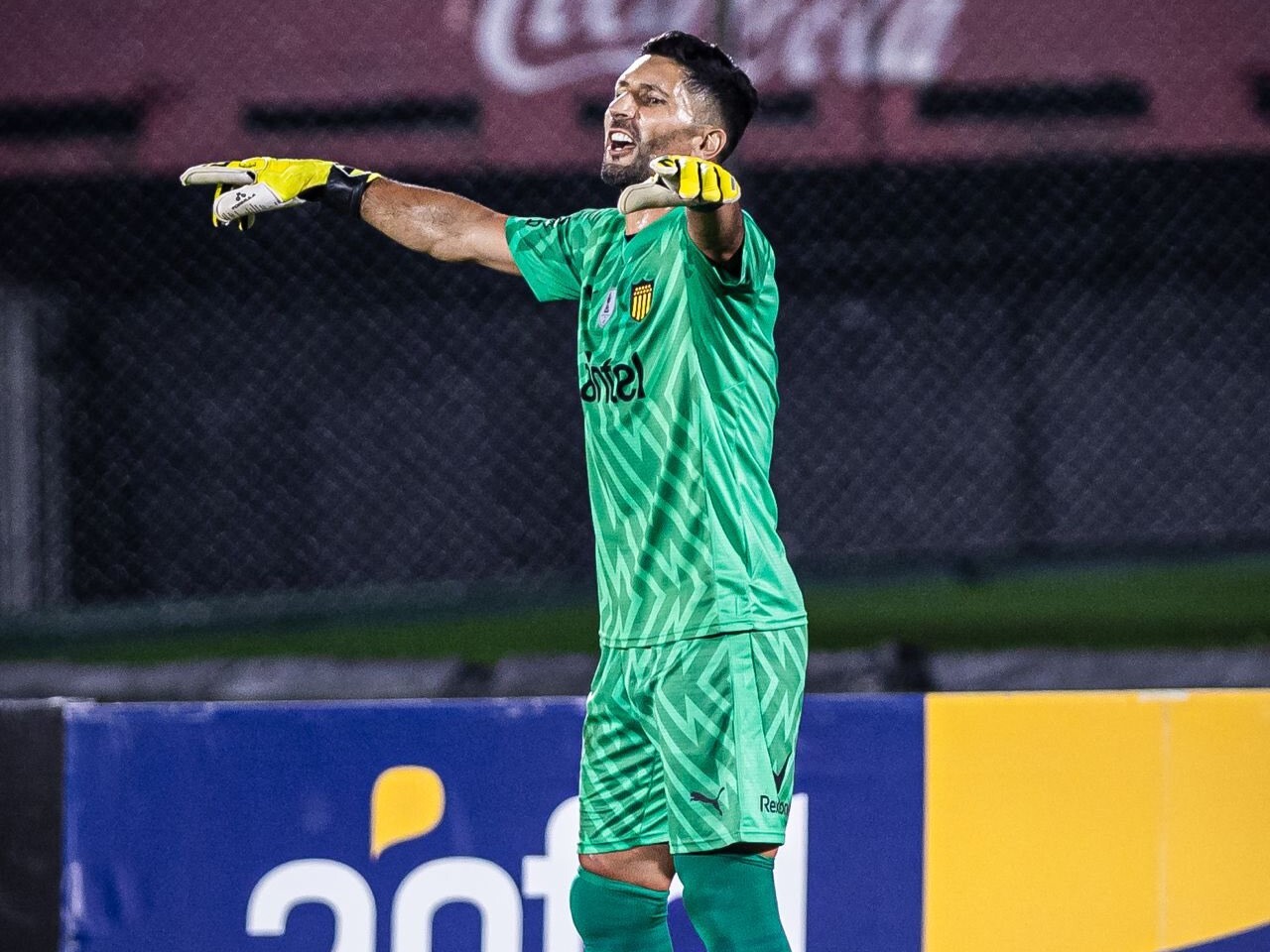 Martín Campaña en el arco de Peñarol