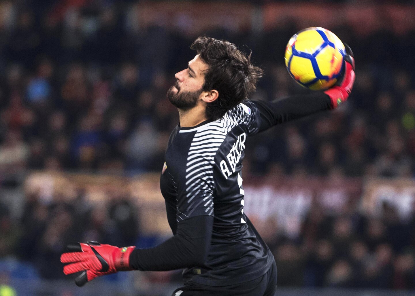 El arquero brasileño Alisson Becker